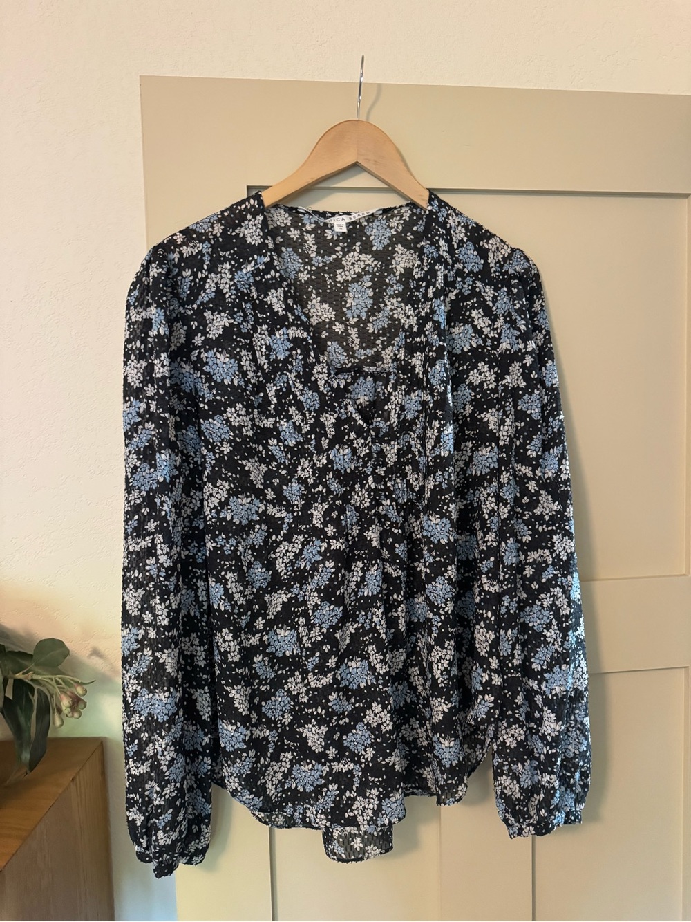 Veronica Beard 16 XL black floral 100% silk long sleeve top shirt